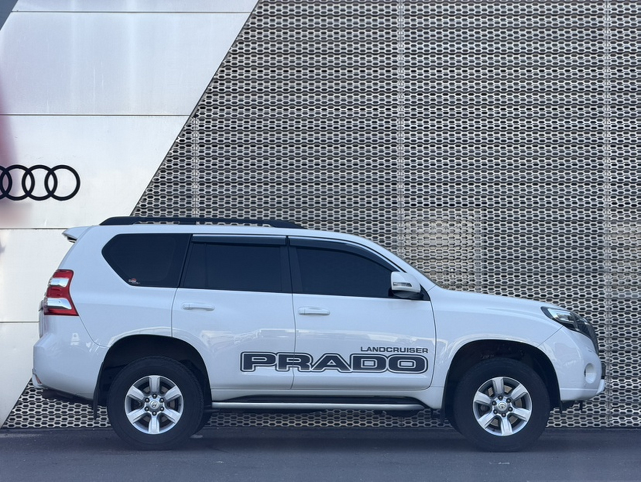 Prado 2014 4.0L AT TX-L NAVI photo 3