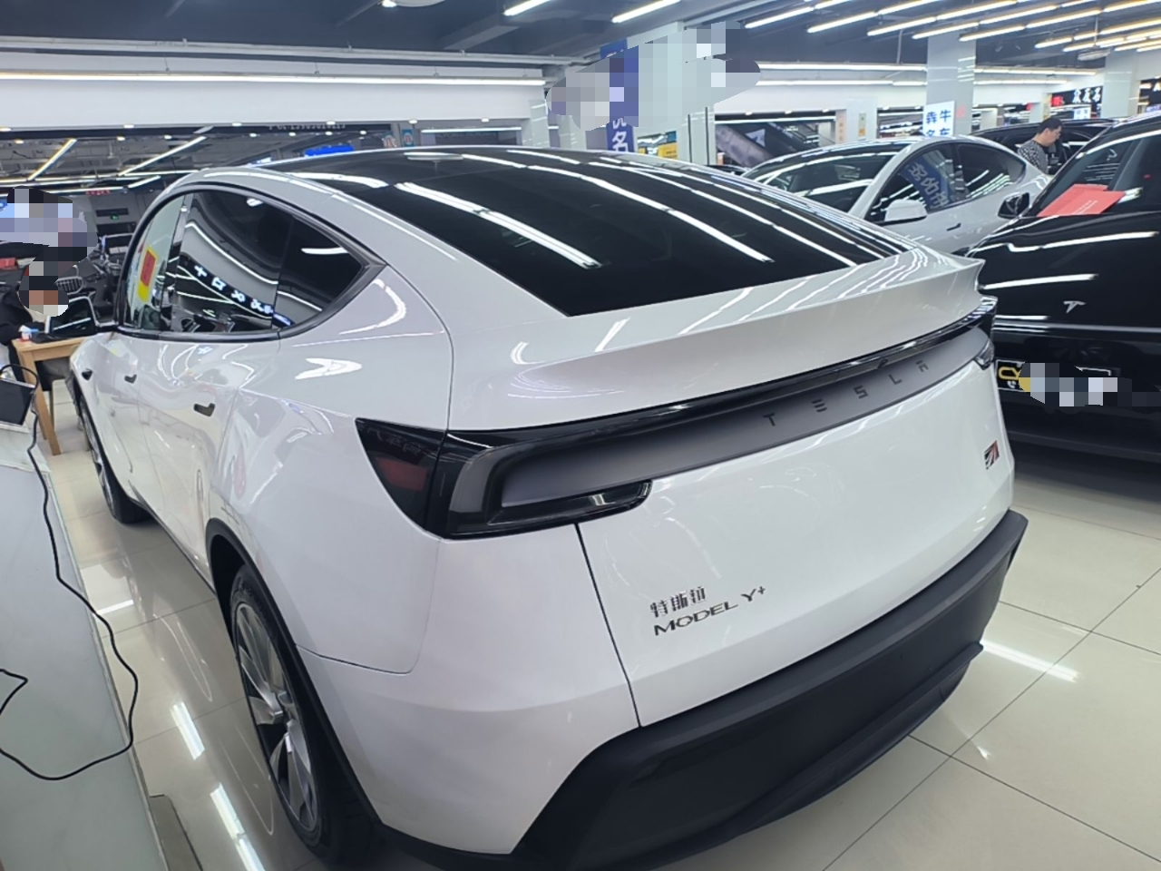 Model Y 2025 Long Range AWD Launch Edition photo 4
