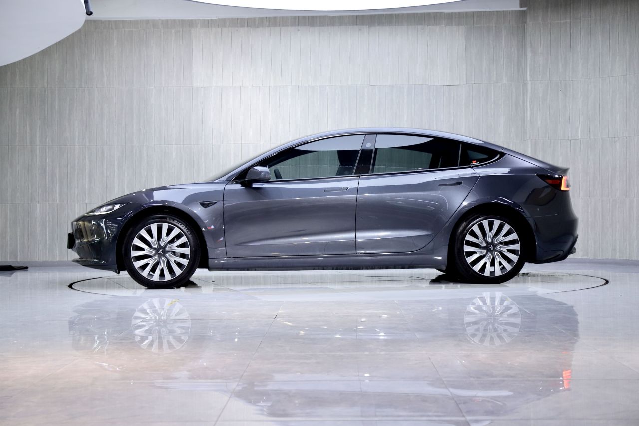 Model 3 2023 RWD photo 4
