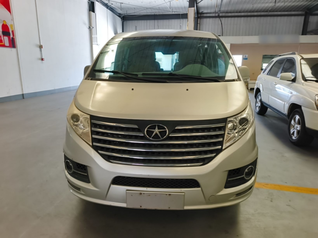 JAC Refine M5 2014 2.0T Petrol MT Business photo 2