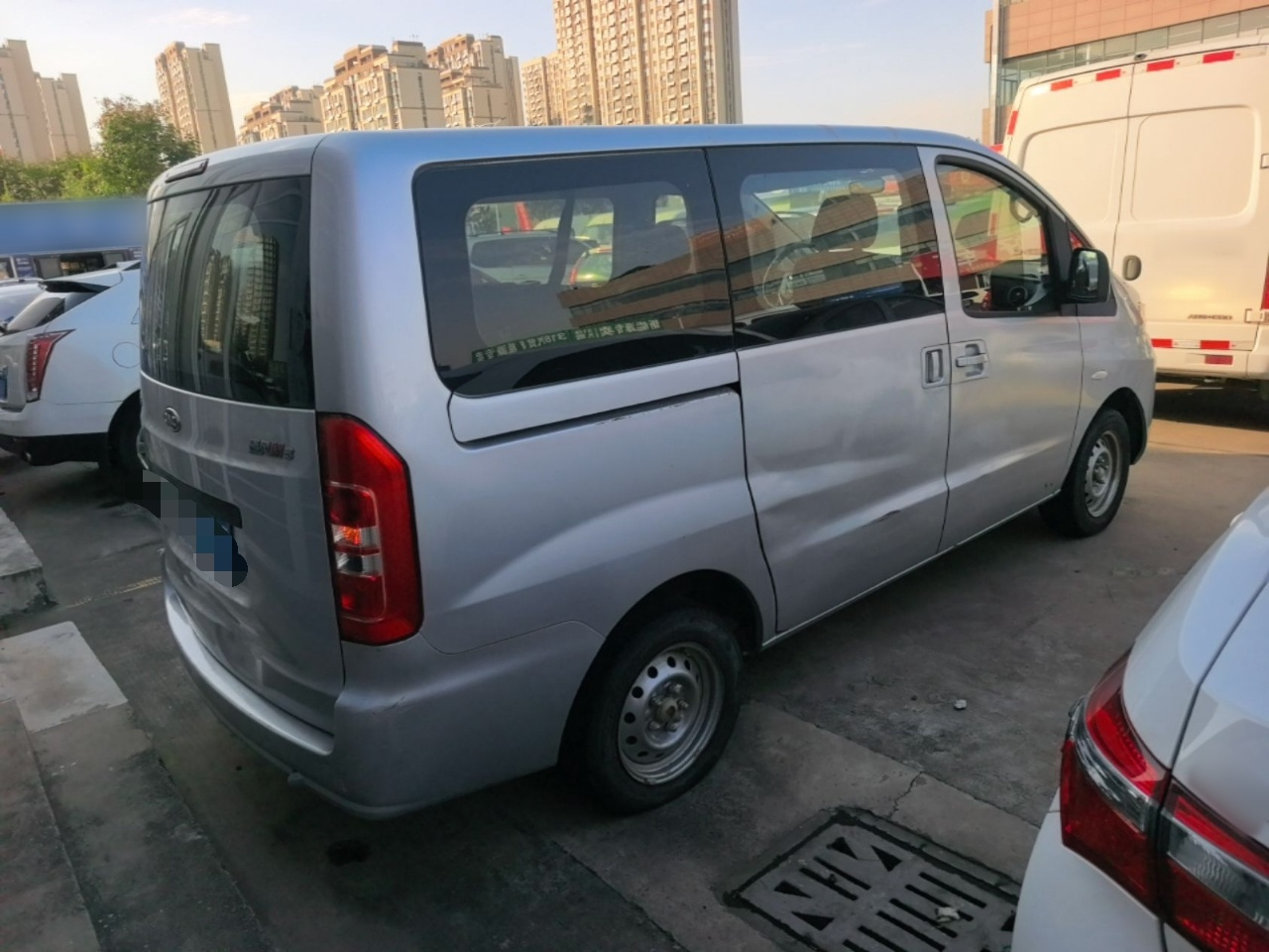 Refine M3 2018 1.6L 7-Seater photo 4