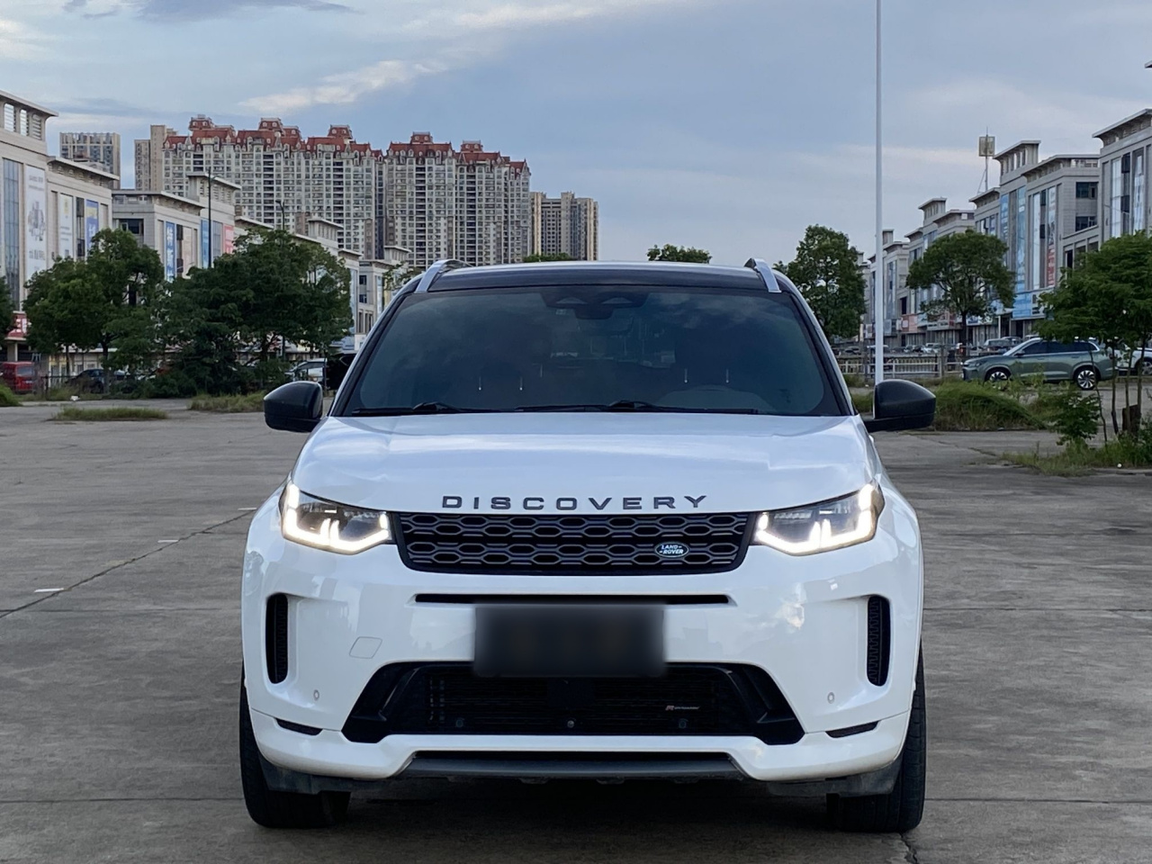 Discovery Sport 2022 Facelift 249PS R-Dynamic SE Performance Tech 5-Seater photo 2
