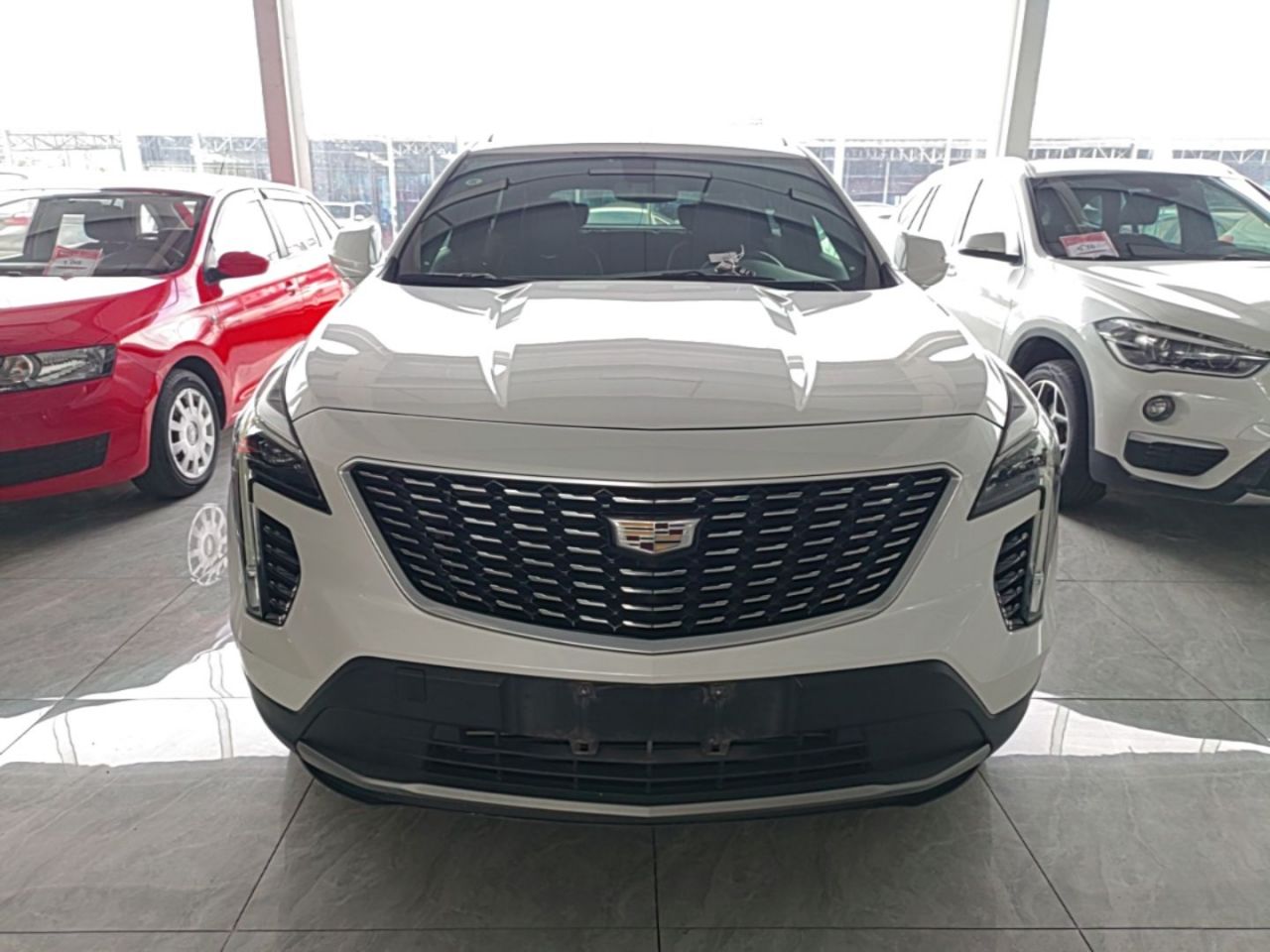 XT4 2018 28T RWD Leading photo 2
