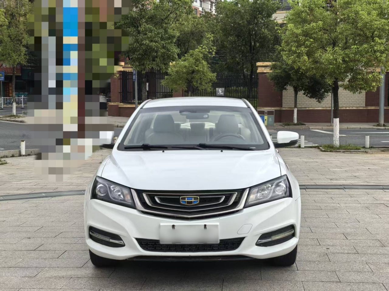 Emgrand 2017 Sedan 1.5L CVT Luxury photo 3