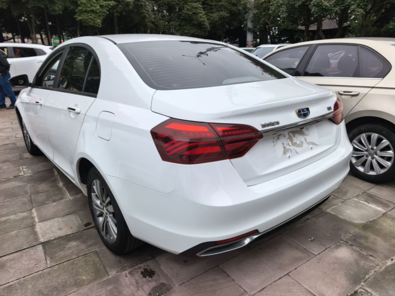 Emgrand 2018 1.5L CVT photo 4