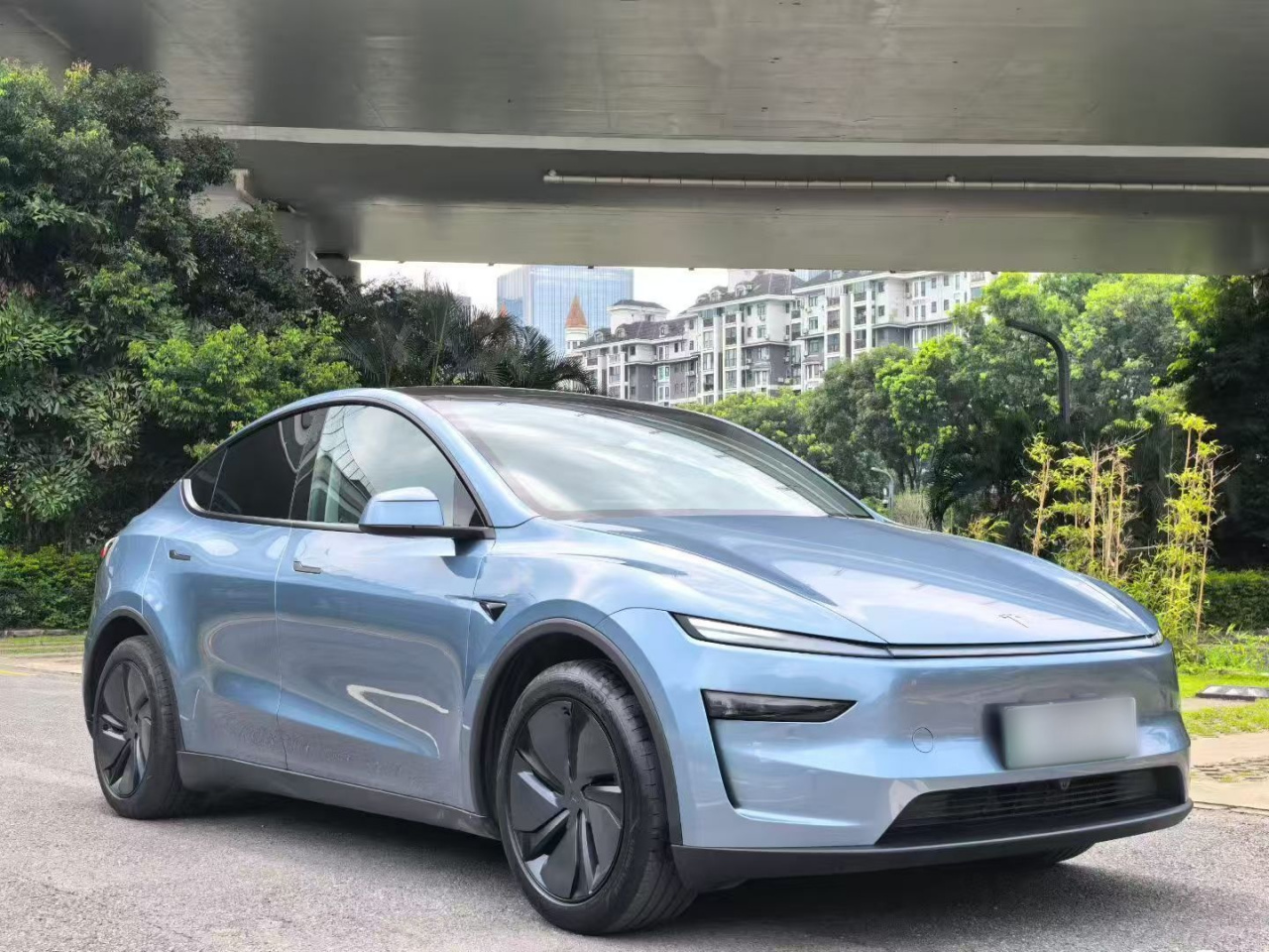 Model Y 2025 RWD photo 3