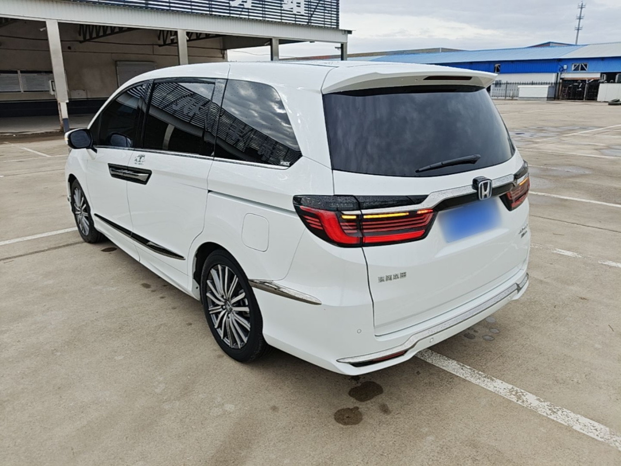 Elysion 2022 2.0L e:HEV Luxury photo 4
