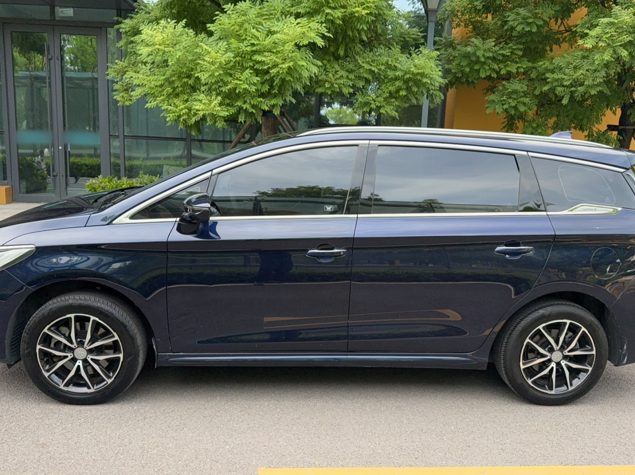 Song MAX 2017 1.5T AT Connected Premium 7-Seater photo 4