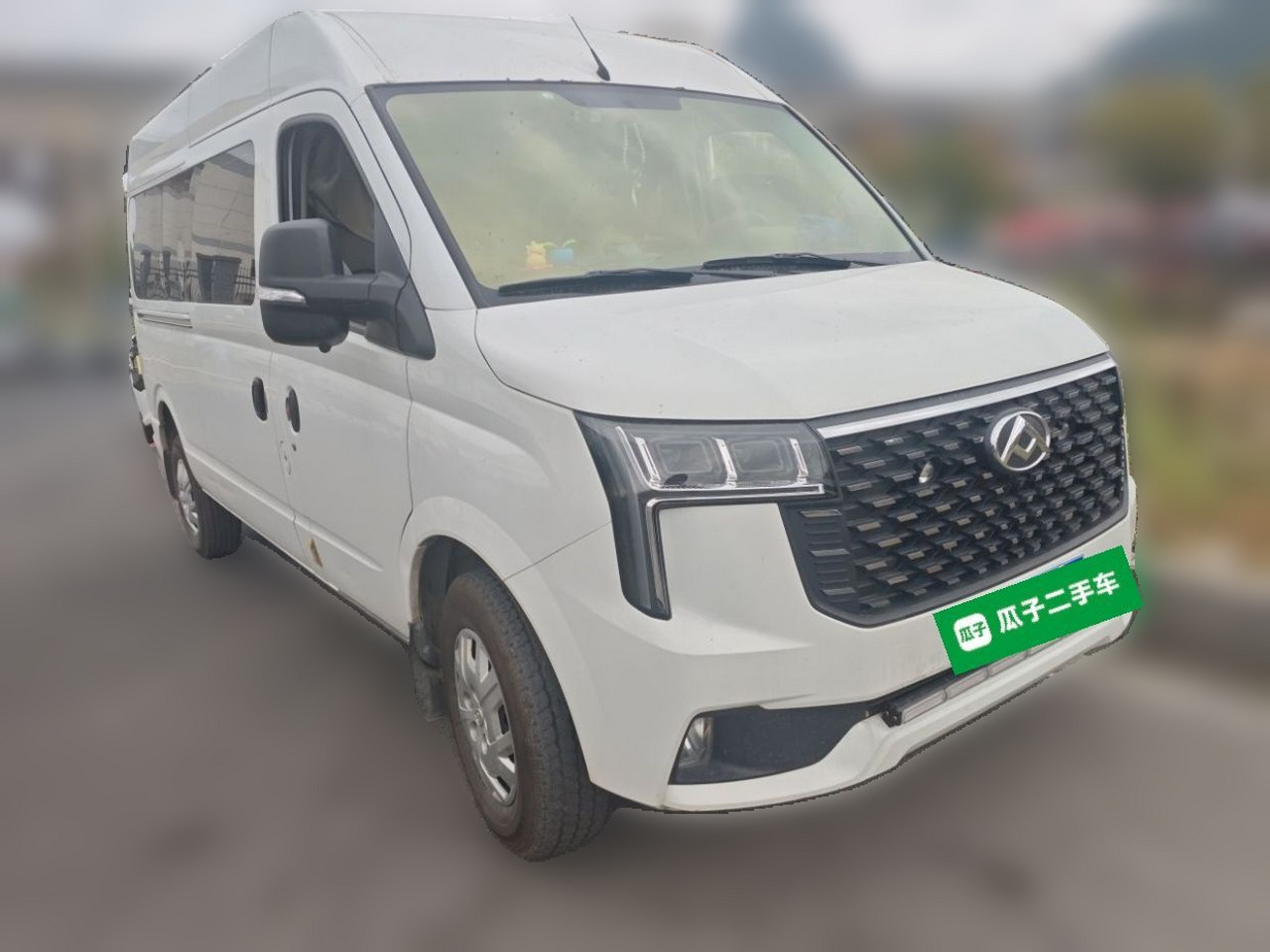 MAXUS V80 2023 2.0T MT Classic Long Wheelbase 6/7/8/9-Seater photo 3