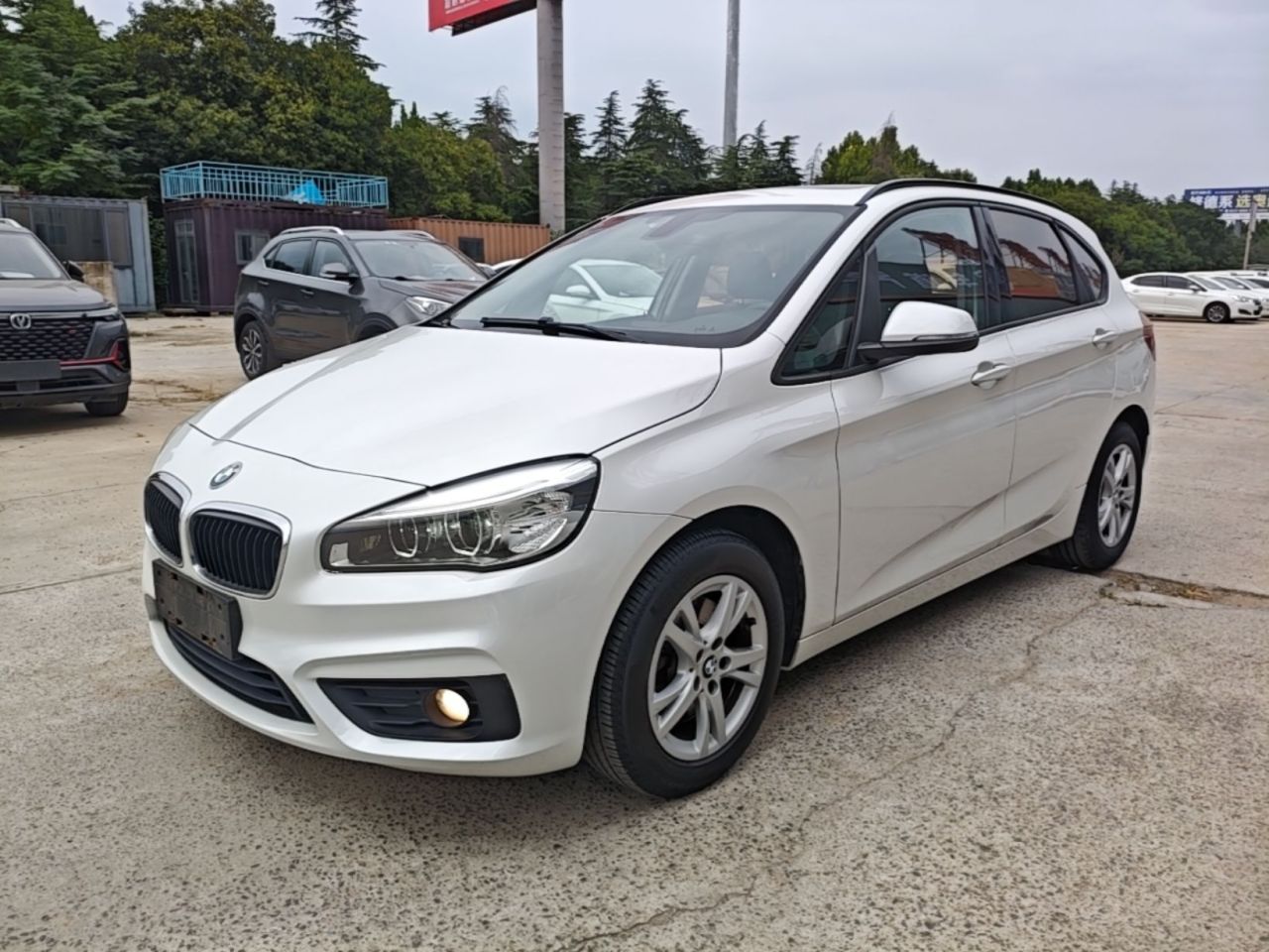 2 Series Wagon 2016 218i Leading