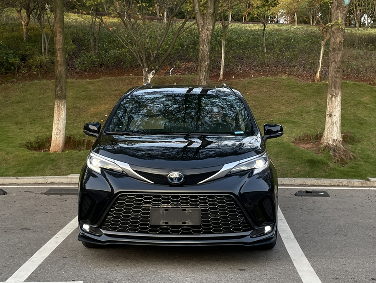 Granvia 2022 2.5L Hybrid photo 4