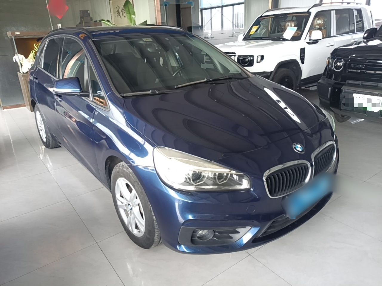2 Series Wagon 2016 218i Leading photo 3