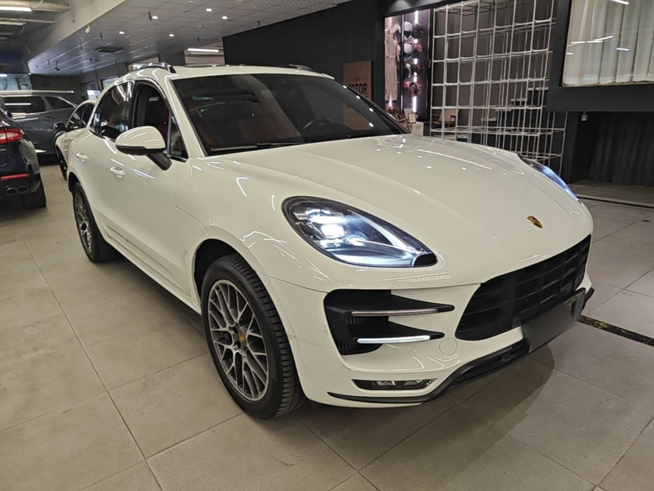 2017 Macan Turbo 3.6T photo 3