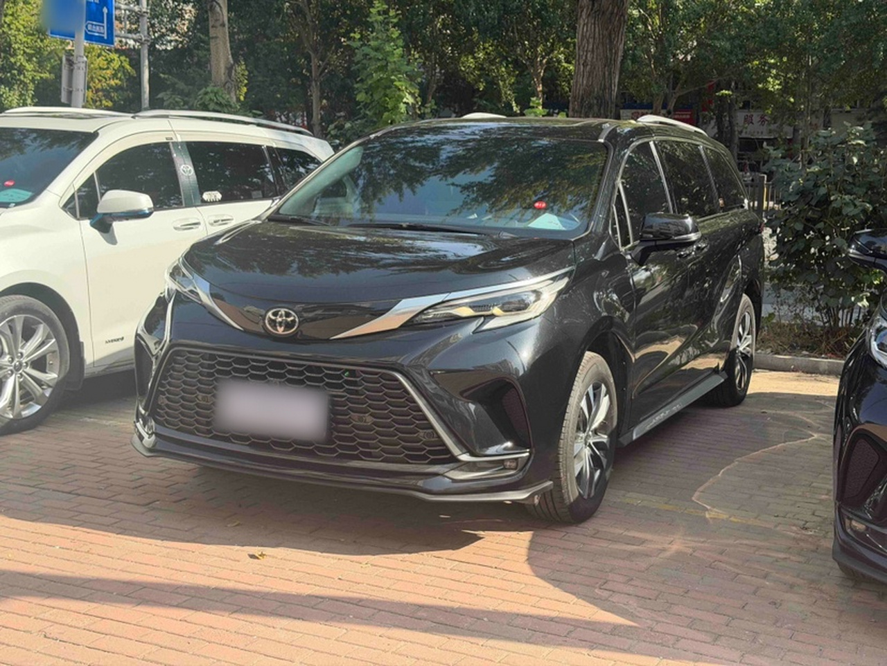 Granvia 2024 2.5L Hybrid Premium PLUS AWD