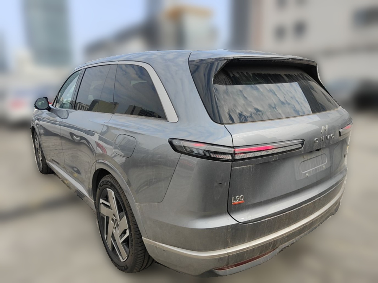 L90 2025 Ultra 6-Seater 60 photo 4