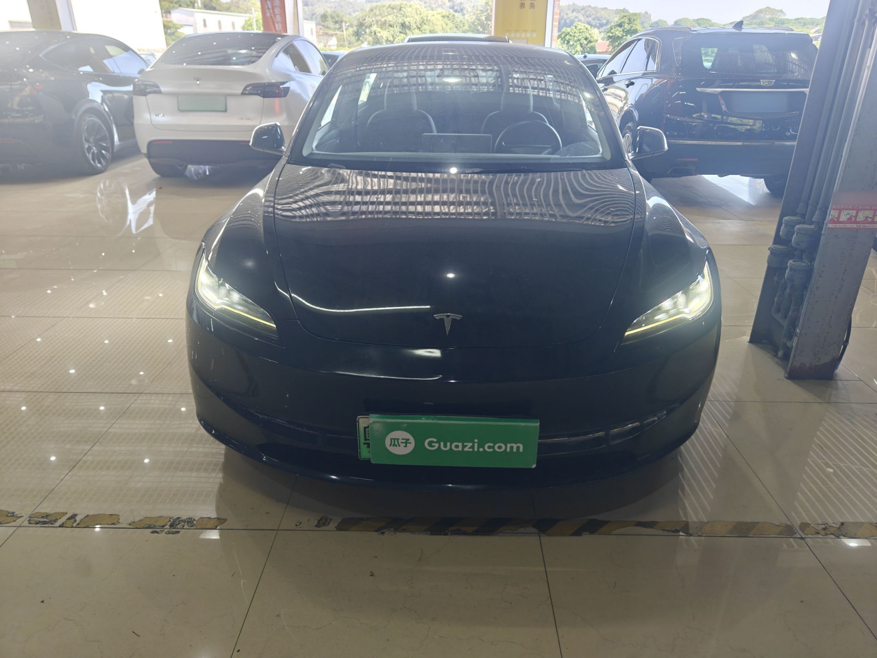 Model 3 2023 RWD photo 2