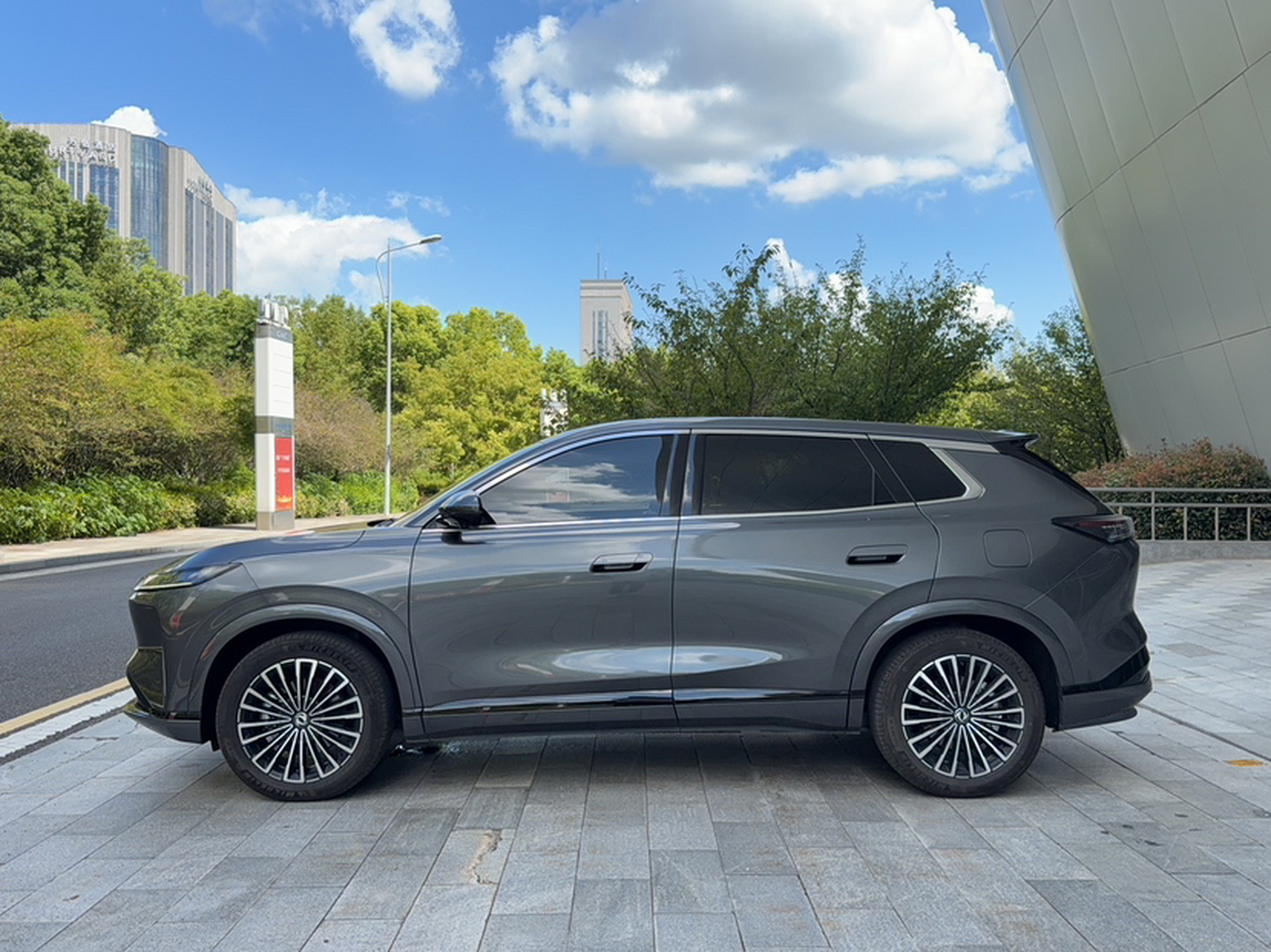 L8 2025 185KM photo 2