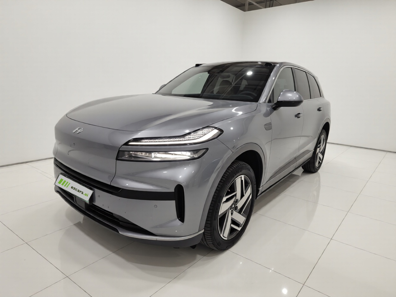 L90 2025 Ultra 6-Seater 60