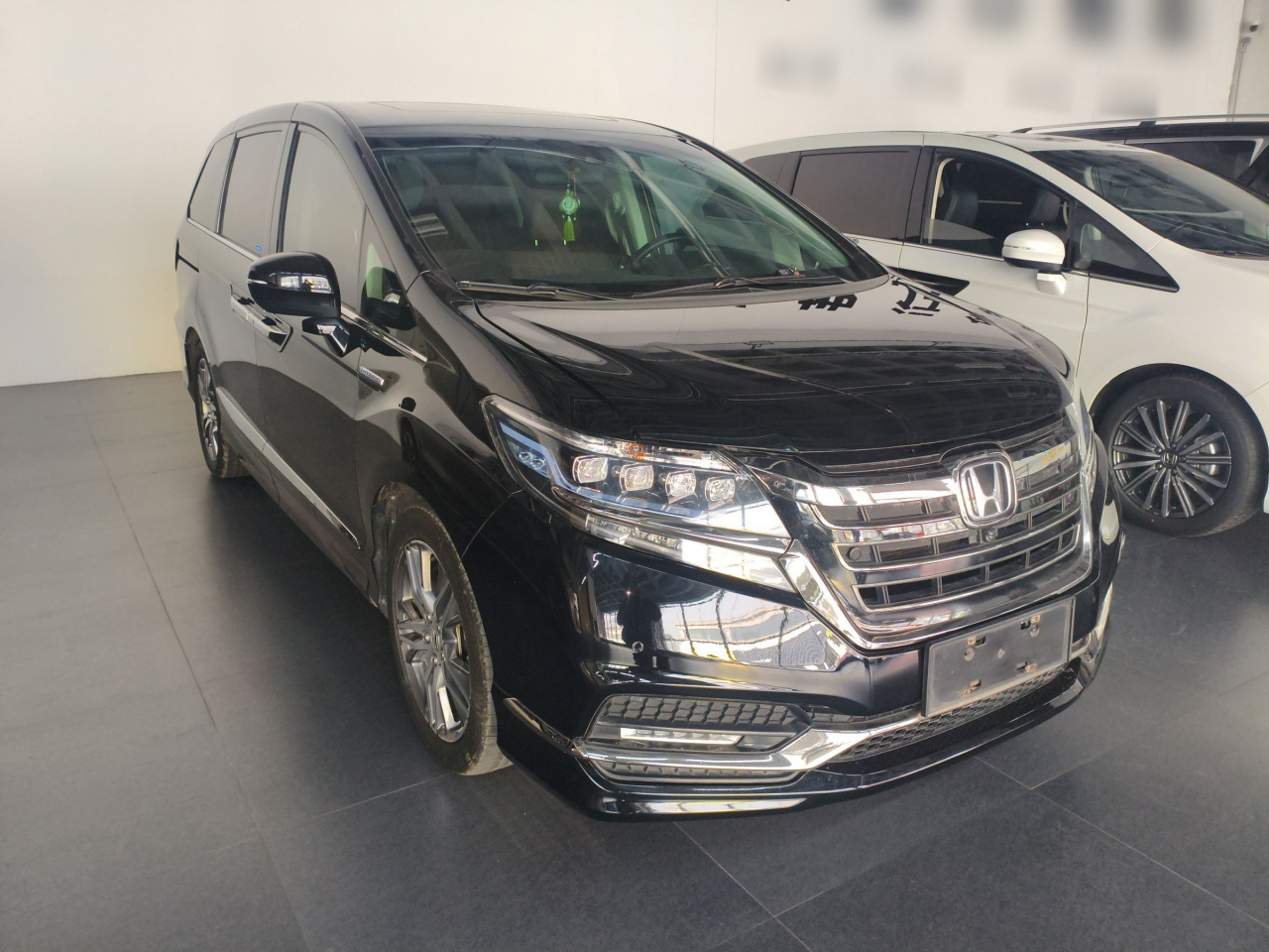 Elysion 2019 2.0L Hybrid Supreme photo 3
