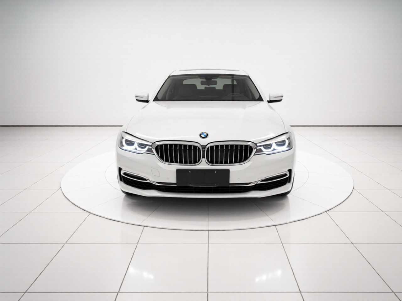 5 Series 2018 530Li Leading Luxury photo 2