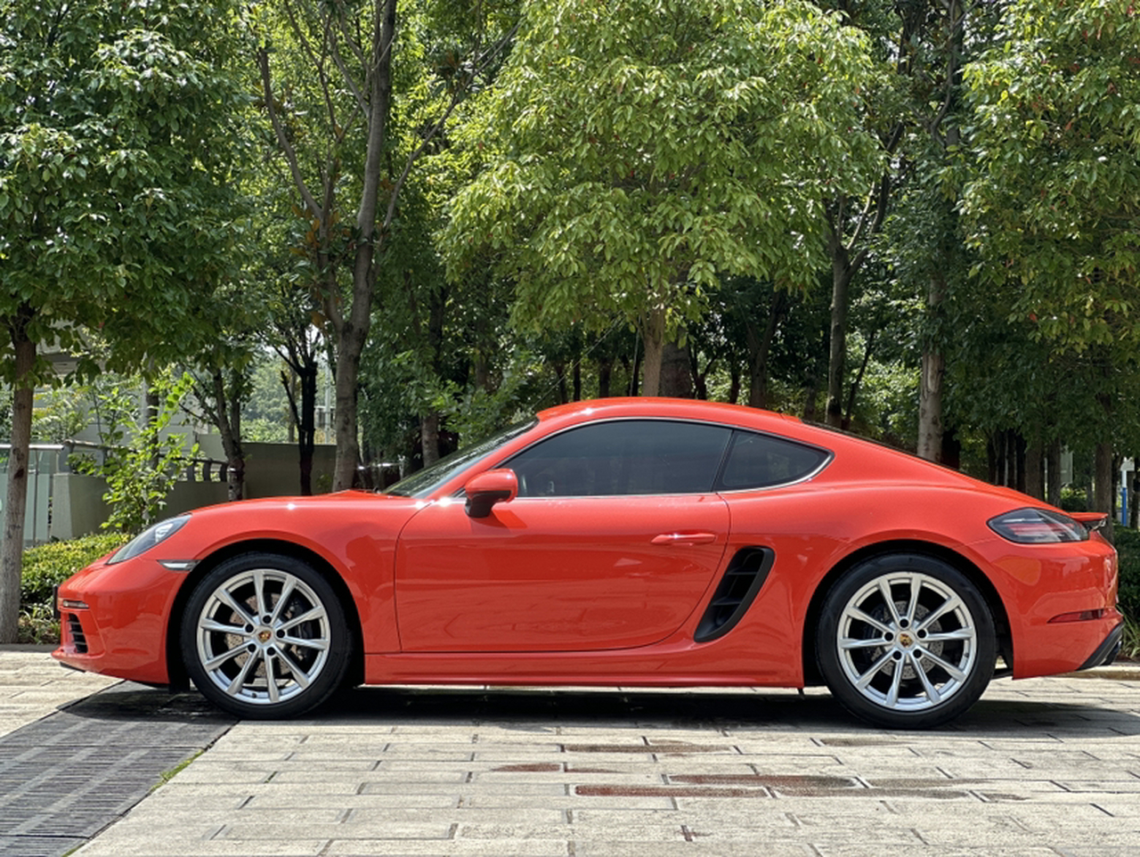 718 2020 Cayman 2.0T photo 3