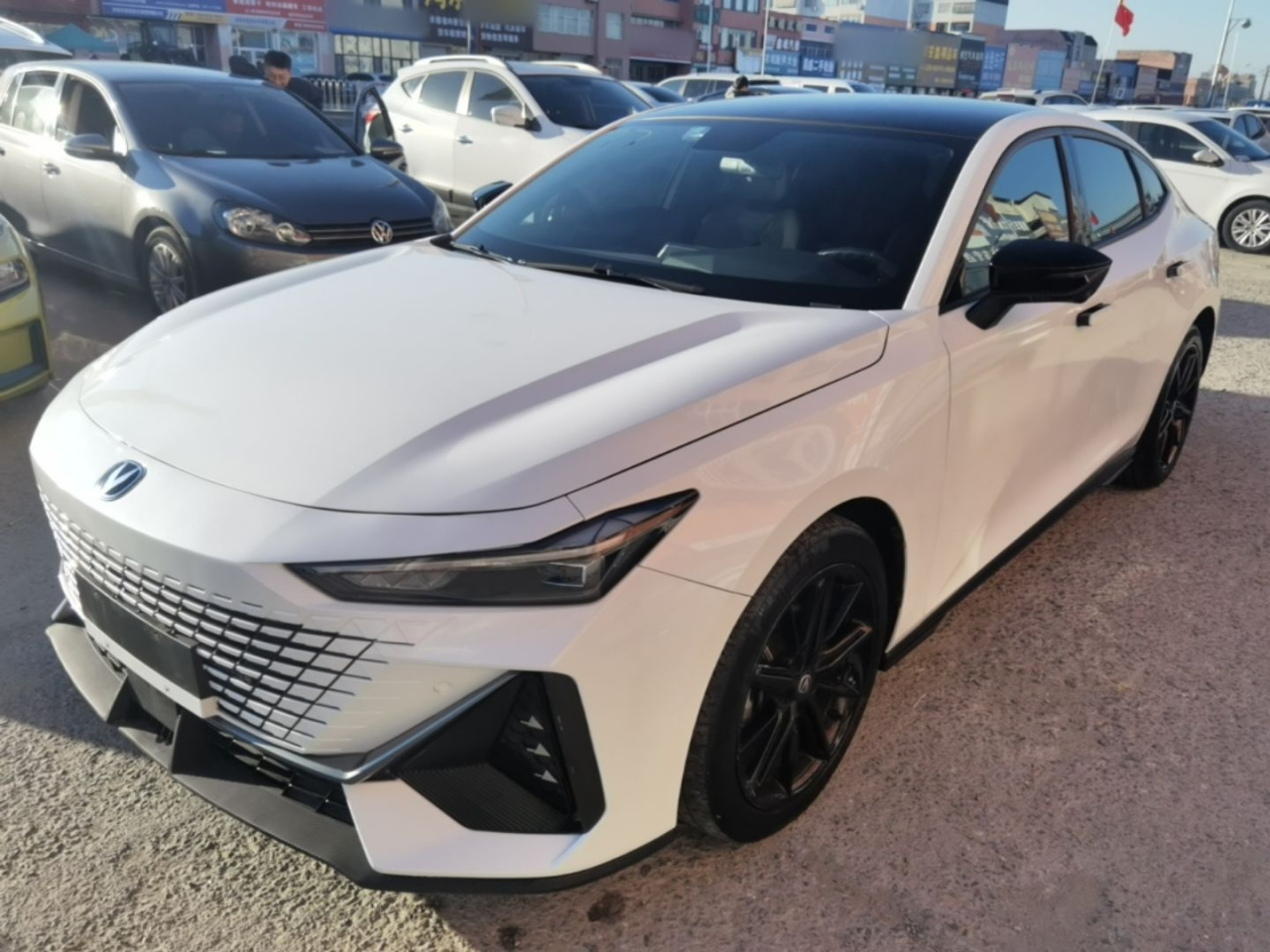 UNI-V 2022 1.5T Premium