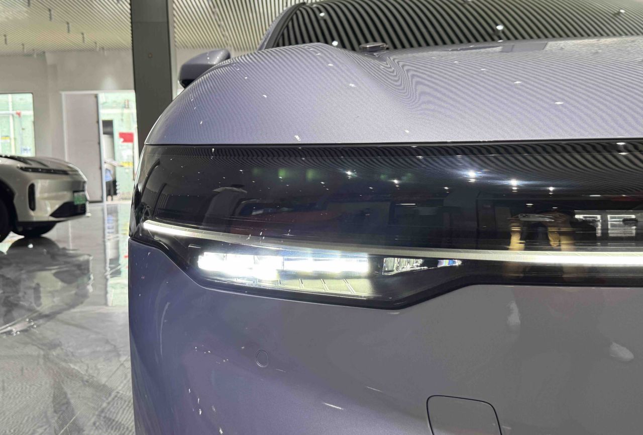 007 2025 RWD ADAS 75kWh photo 4