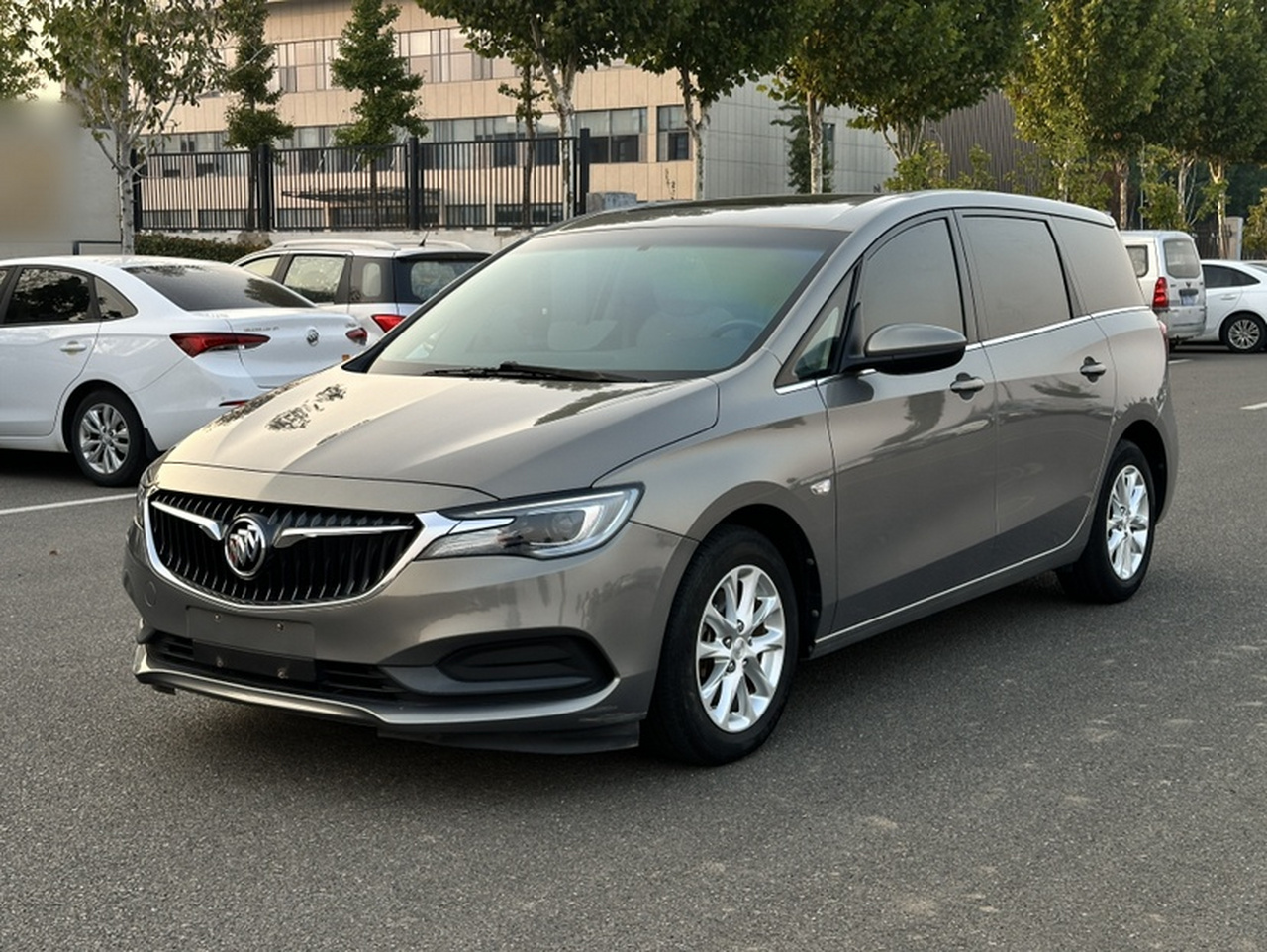 GL6 2018 18T 6-Seater Elite photo 4