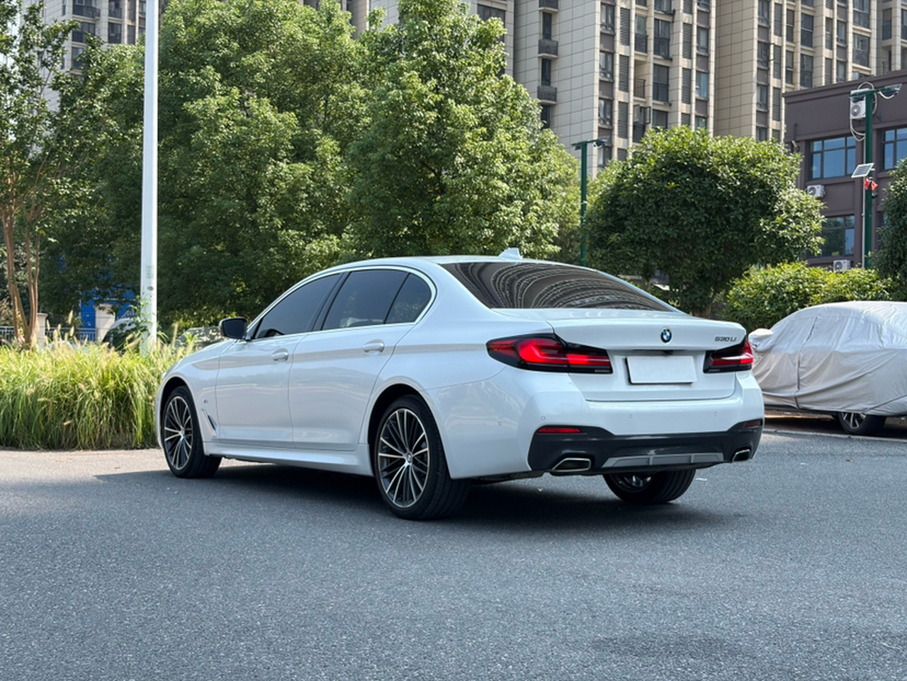 5 Series 2023 530Li Leading M Sport Package photo 3