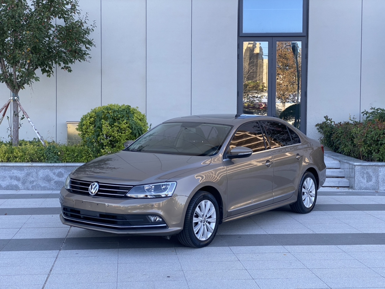 Sagitar 2015 1.6L MT Comfort
