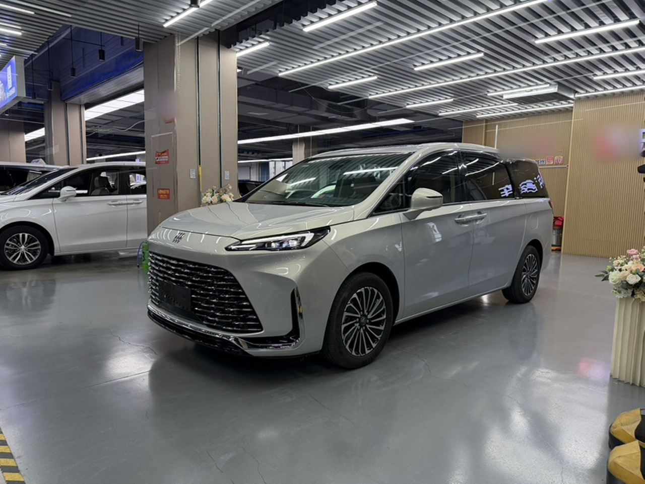 GL8 EV 2025 Exclusive