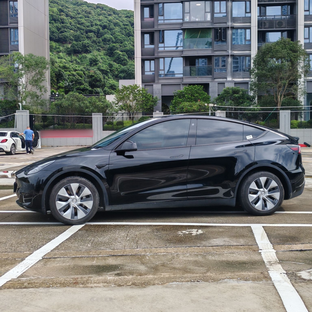 Model Y 2022 Facelift RWD photo 2