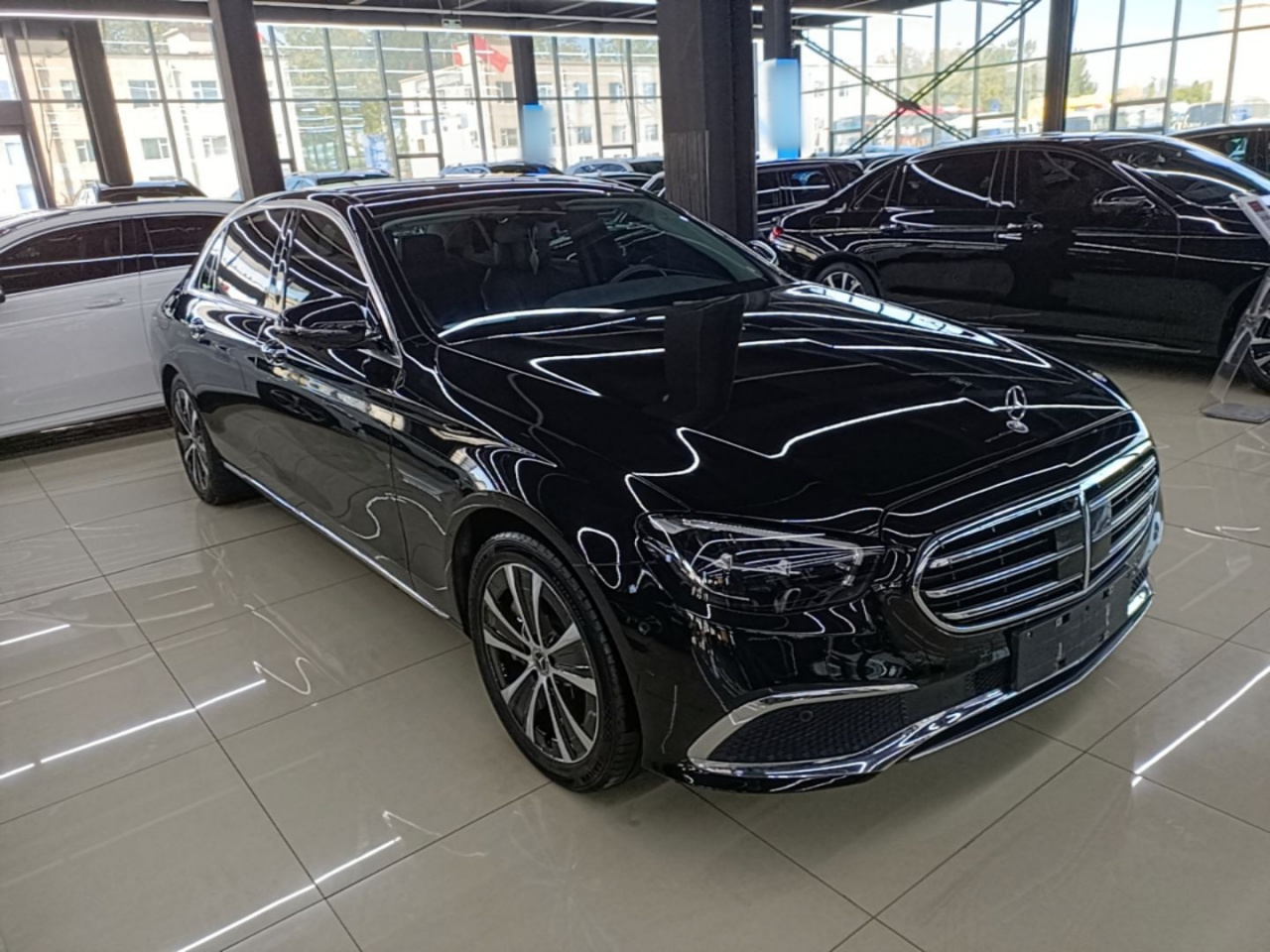 E-Class EV 2022 Facelift E 350 e L PHEV photo 3