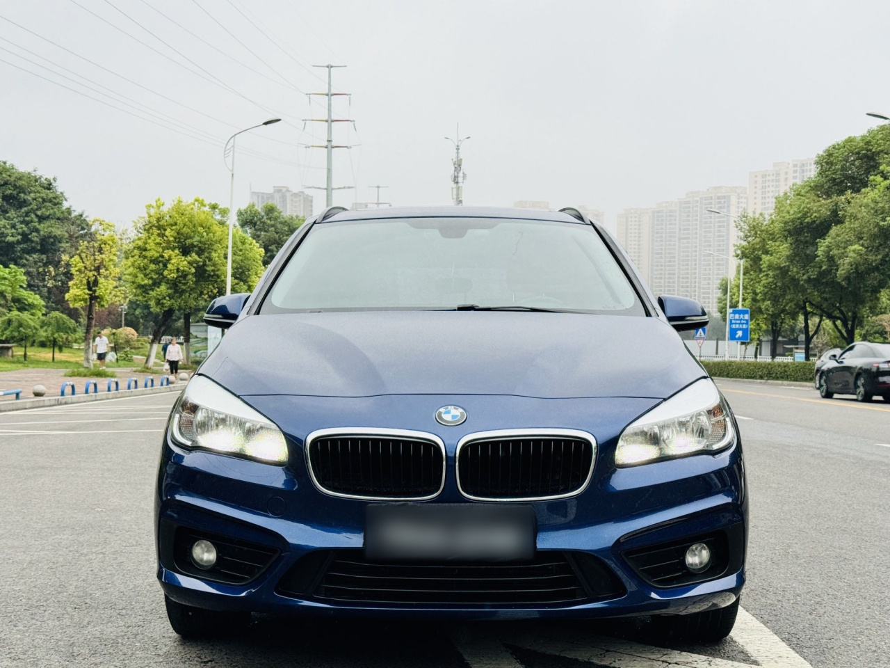 2 Series Wagon 2015 218i Leading photo 2