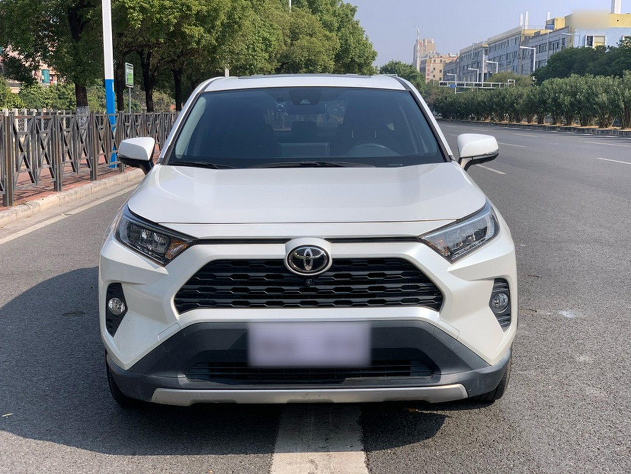 RAV4 2022 2.0L CVT RWD photo 2