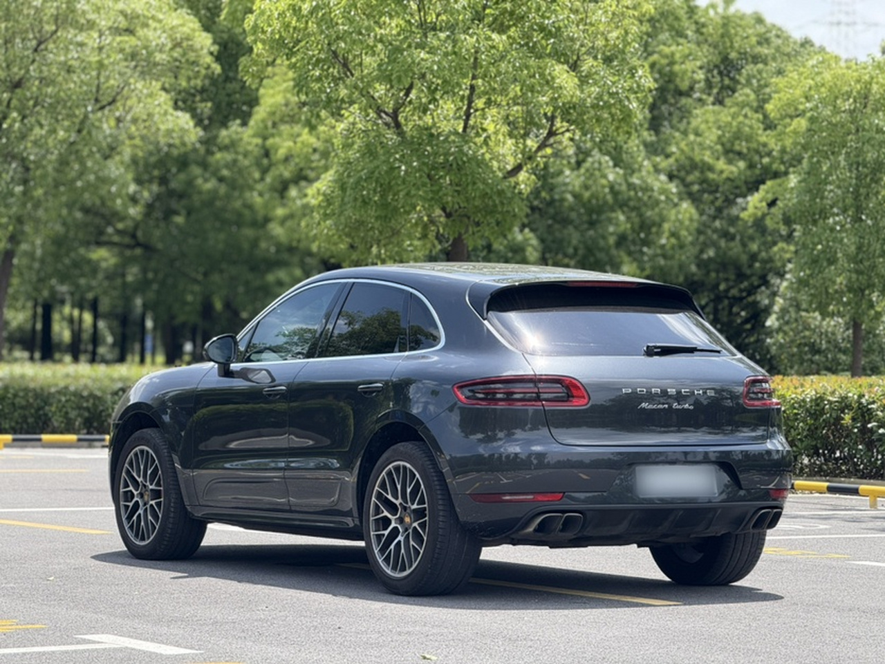 2017 Macan Turbo 3.6T photo 2