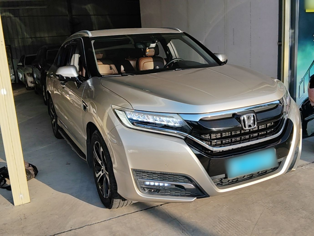 UR-V 2017 370TURBO AWD Exclusive China V photo 3