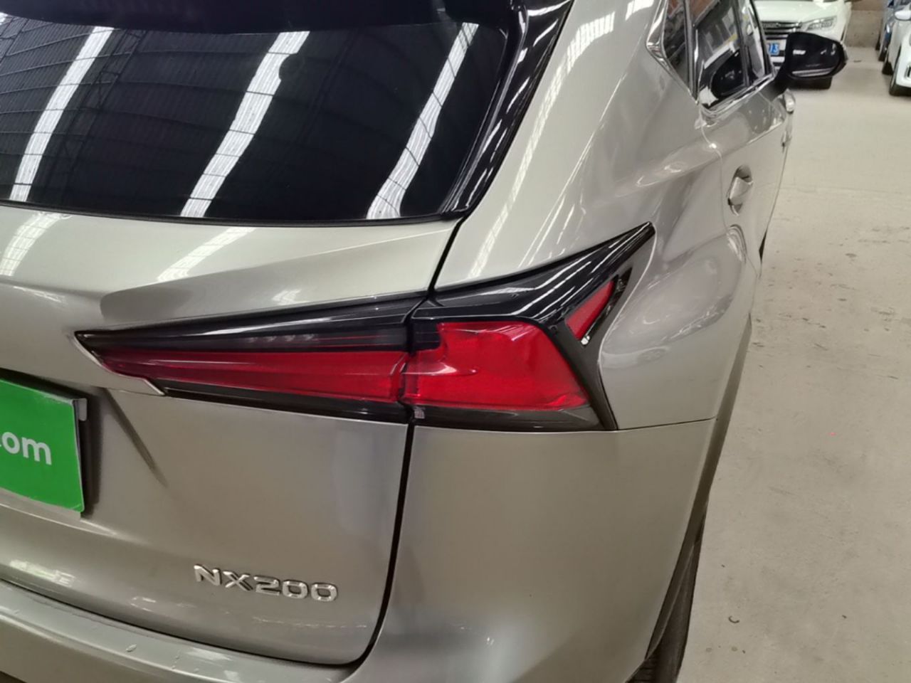 NX 2017 200 FWD photo 2