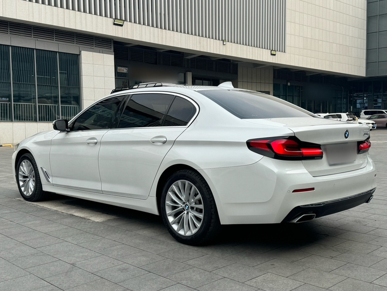 5 Series 2022 Facelift 525Li Luxury photo 3