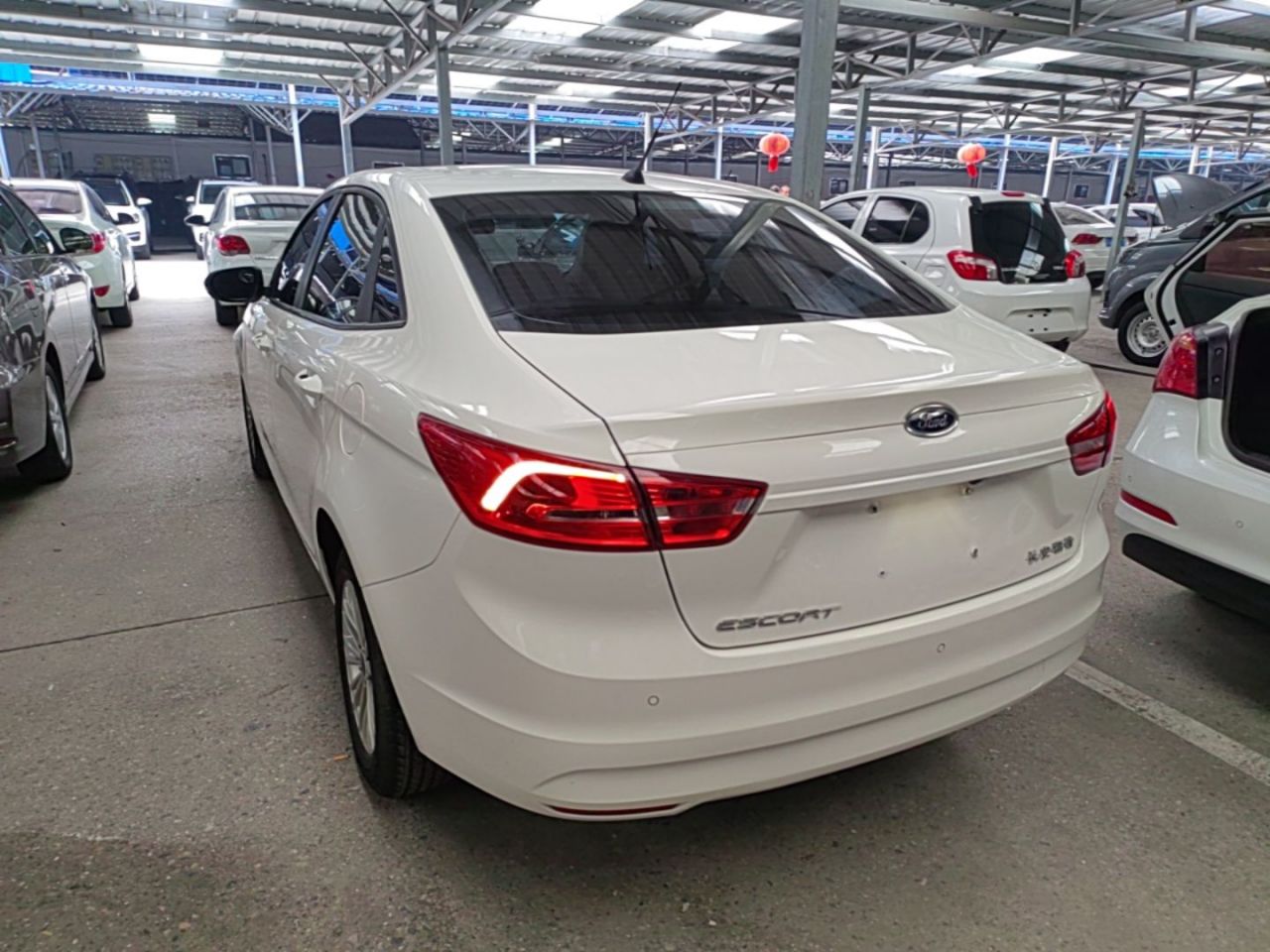 Escort 2015 1.5L AT Comfort photo 4