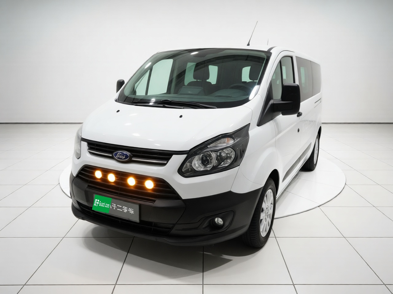 Transit 2022 2.0T Petrol AT Medium Wheelbase China VI