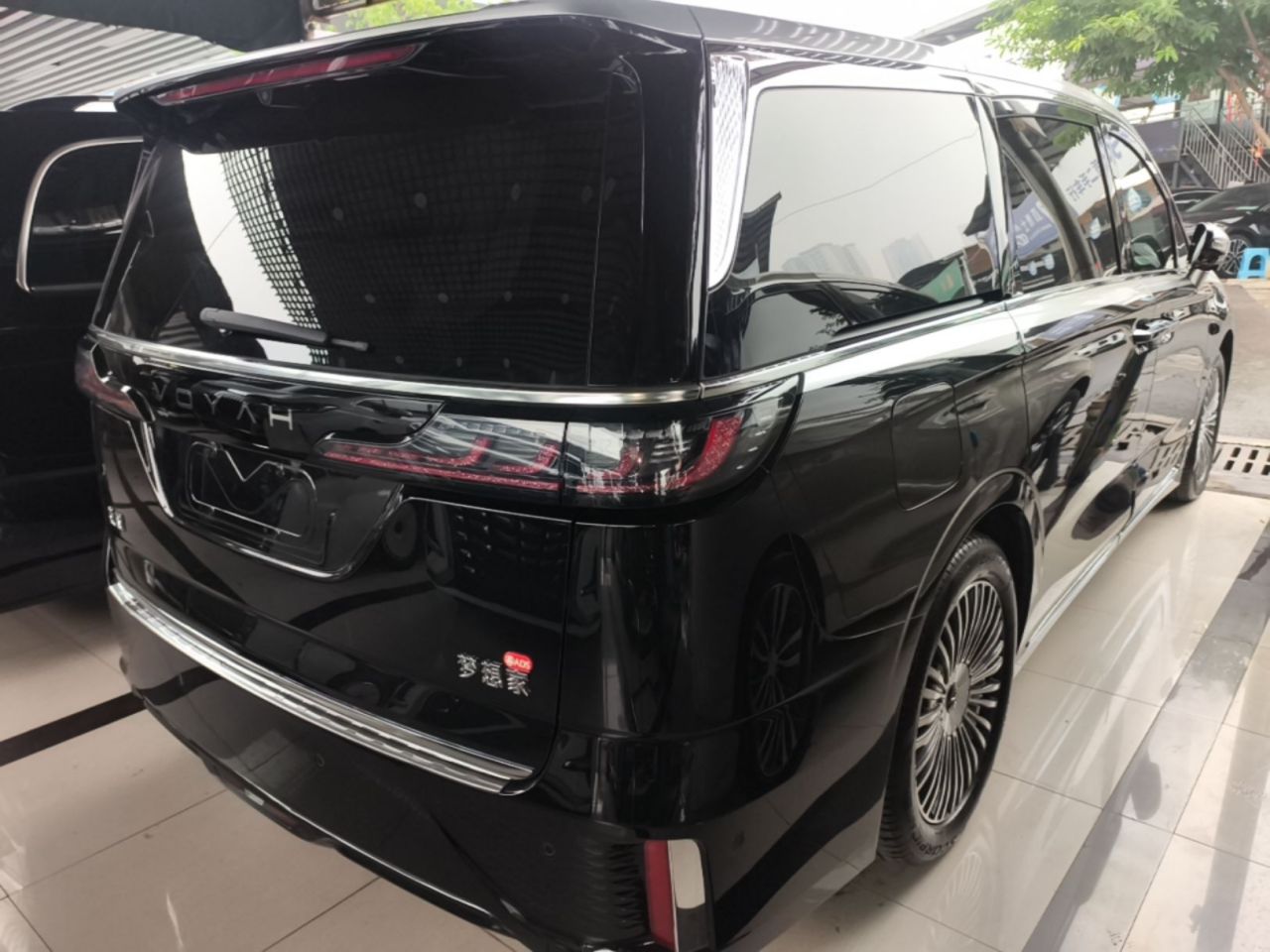 Voyah Dreamer 2025 PHEV AWD Premium Qiankun photo 4
