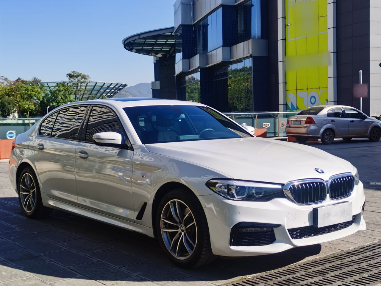 5 Series 2019 525Li M Sport Package photo 4