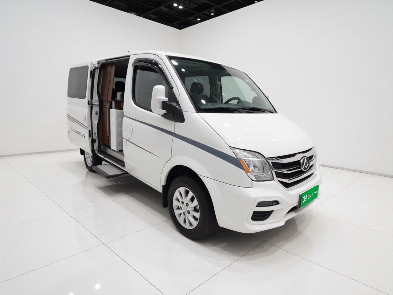 MAXUS V80 2021 2.0T PLUS AMT Short Wheelbase 5/6-Seater photo 3