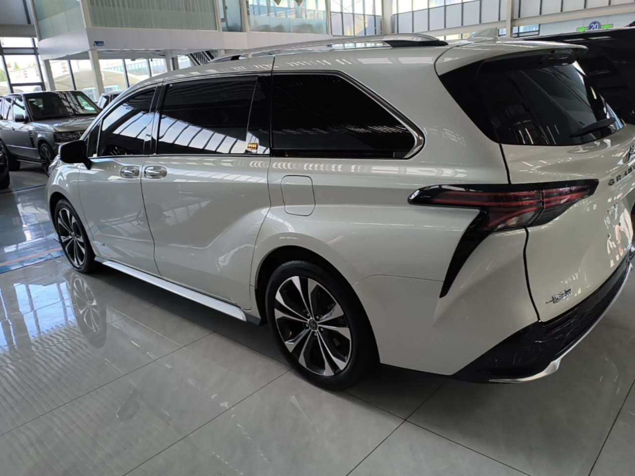 Granvia 2023 2.5L Hybrid VIP photo 4