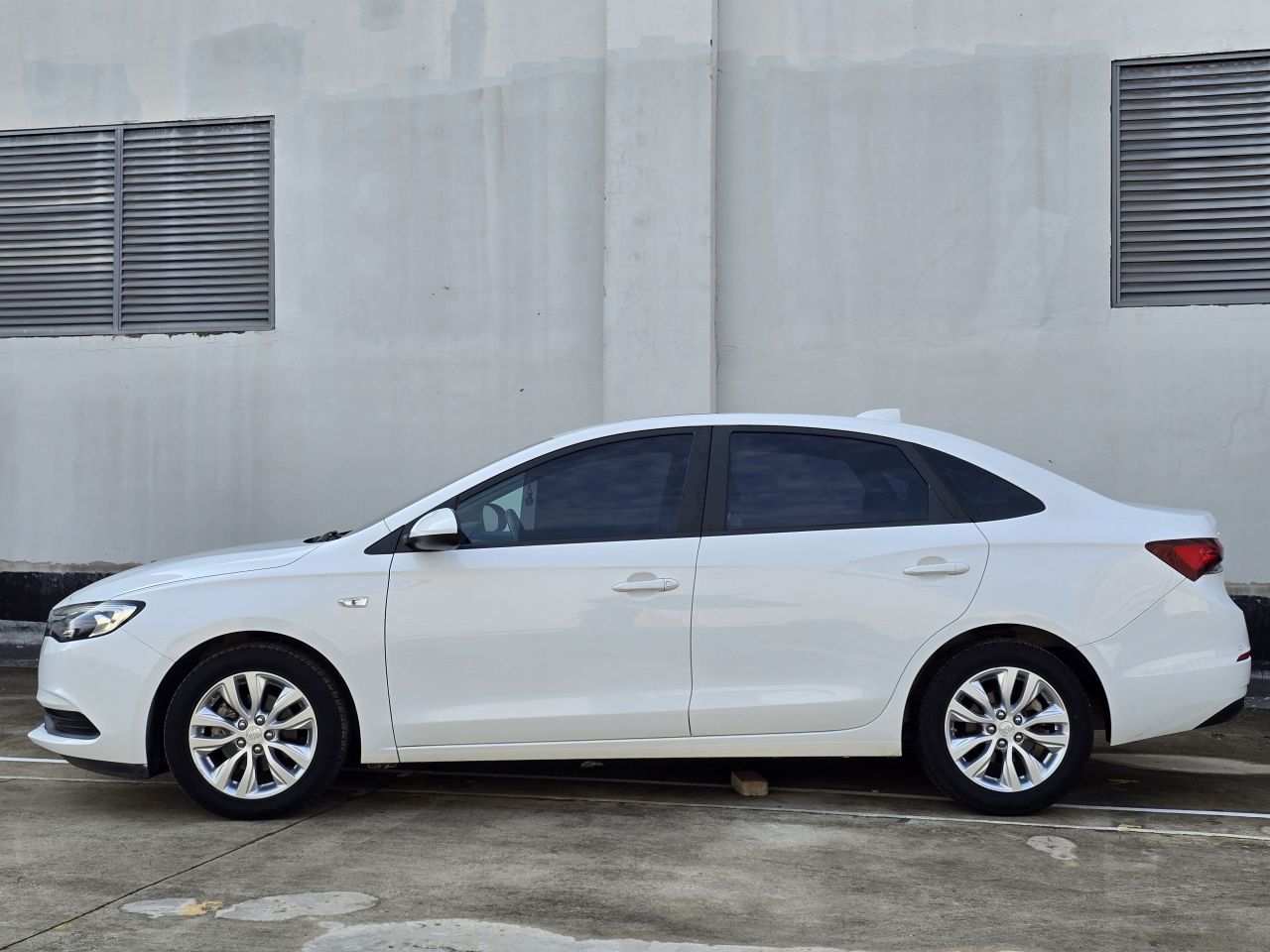 Excelle 2019 15T DCT Elite China VI photo 4