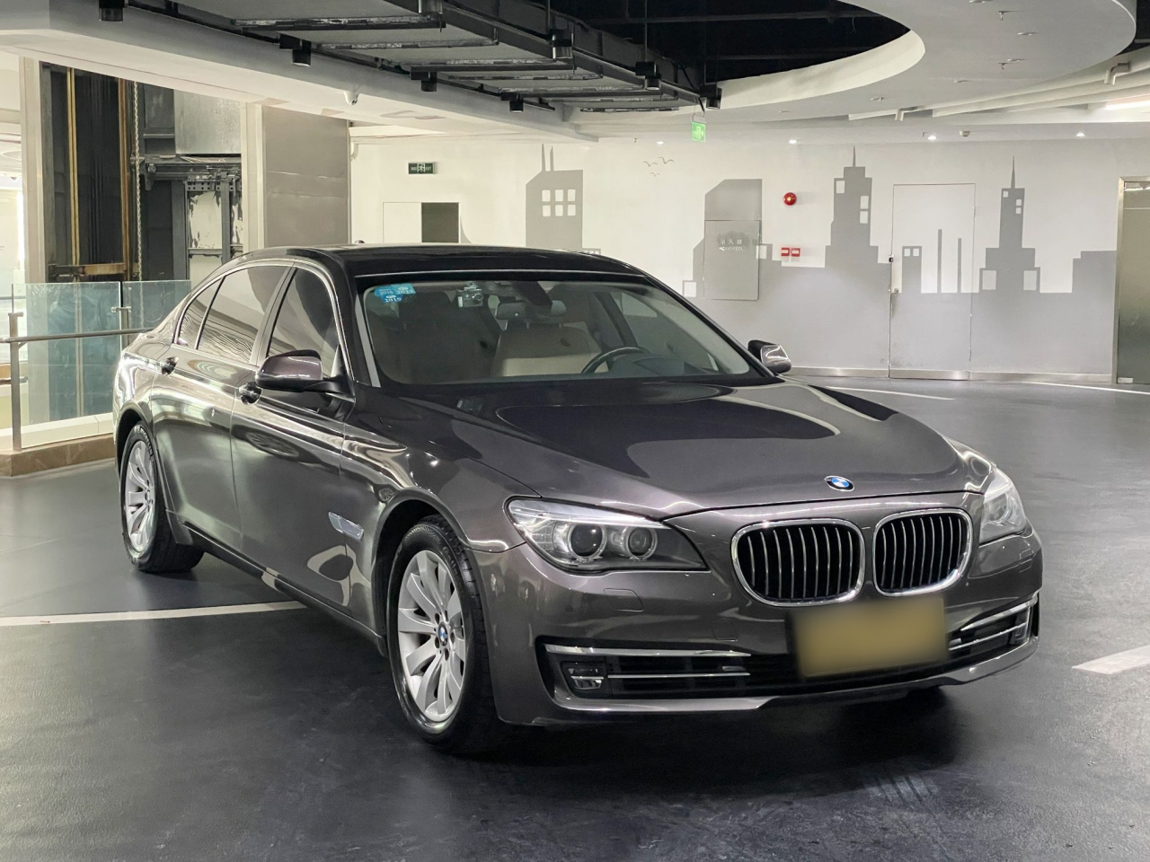 7 Series 2013 740Li Leading photo 3