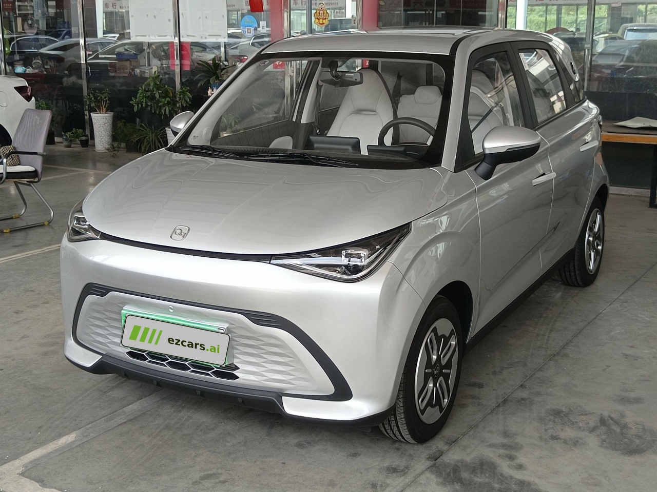 QQ 2025 305km