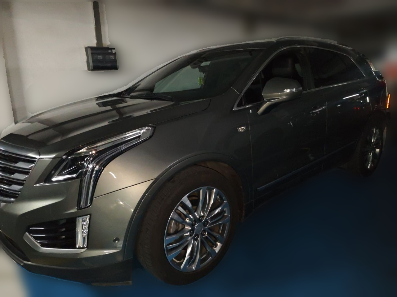 XT5 2018 28E AWD Leading