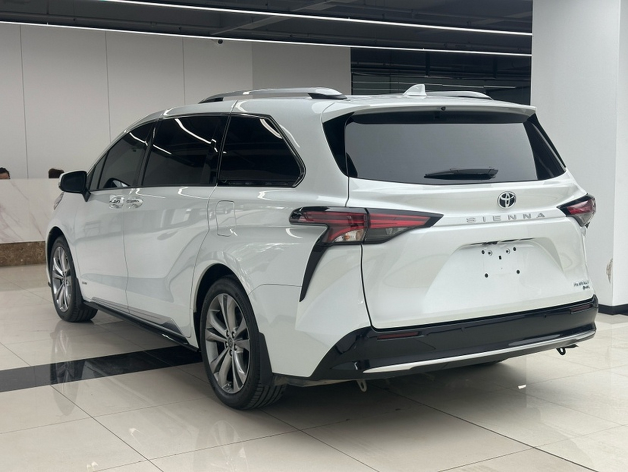 Sienna 2024 2.5L Hybrid Platinum photo 3